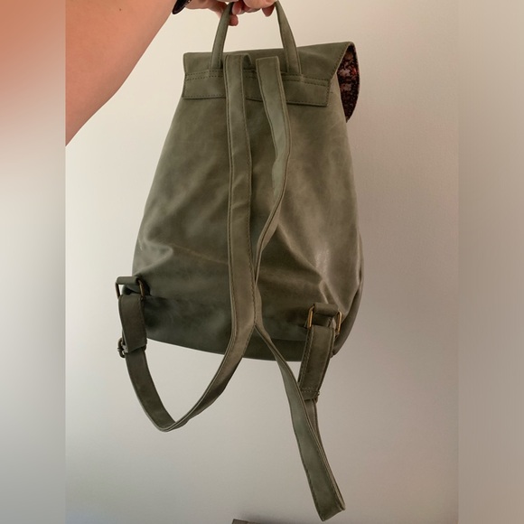 Massini Daily Backpack - Picture 4 of 6